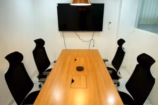 600 Person Private Office