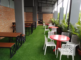 1 Person Coworking Desk