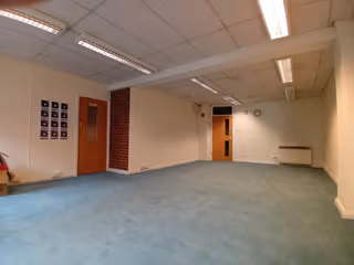 5 Person Shared Office