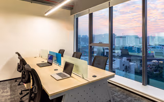 500 Person Private Office