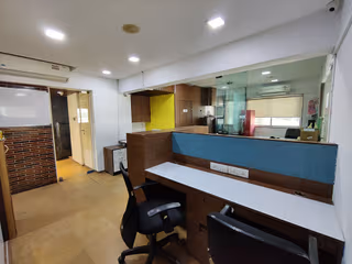 4 Person Coworking Desk