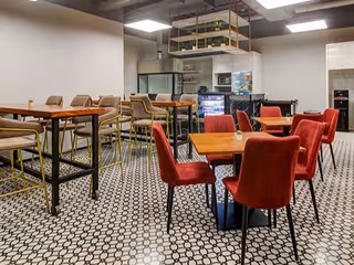 4 Person Coworking Desk