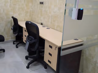 4 Person Coworking Desk