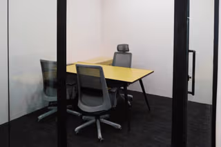 100 Person Coworking Desk