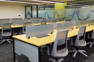 870 Person Coworking Desk