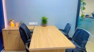 114 Person Coworking Desk