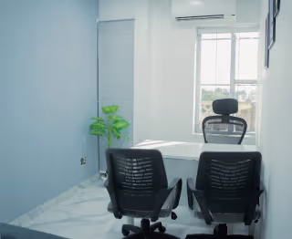 8 Person Coworking Desk