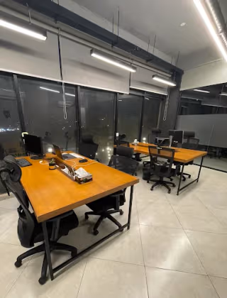 1 Person Coworking Desk