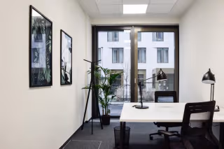 7 Person Coworking Desk