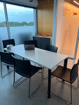 6 Person Shared Office