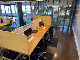 7 Person Coworking Desk