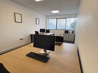 5 Person Private Office