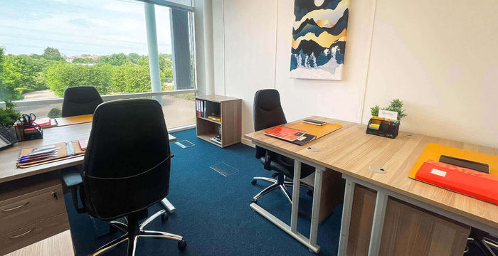 720 Centennial Court, Elstree - Image 4