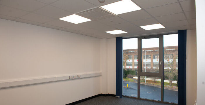 893 Great West Road, Isleworth - Image 2