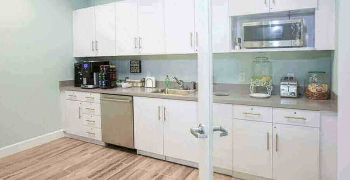 405 Fifth Avenue South, Naples - Image 3