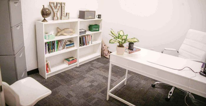 102 E 2nd St, Davenport - Image 2