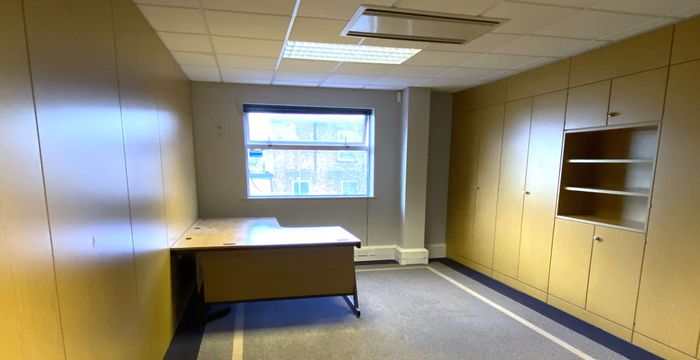 16 Hilton Square, Swinton - Image 3