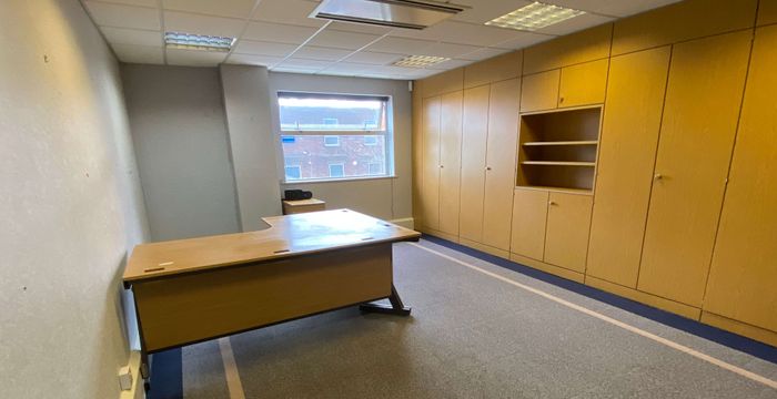 16 Hilton Square, Swinton - Image 4