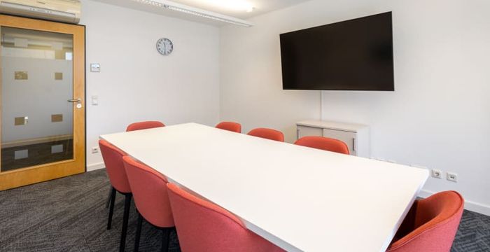 92a Koenigsallee, Dusseldorf - Image 2