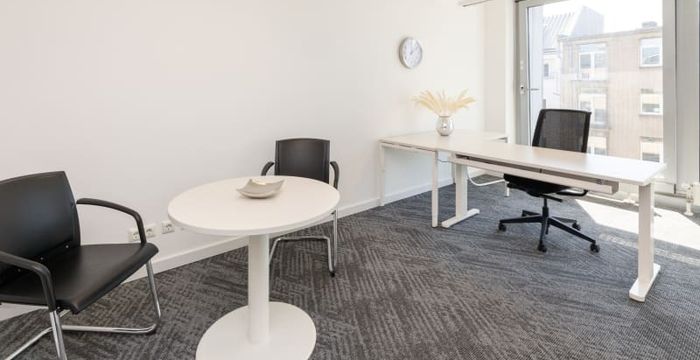 92a Koenigsallee, Dusseldorf - Image 2