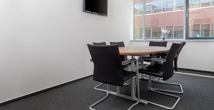 Oktober Huszonharmadika U 8-10, Budapest - Image 3