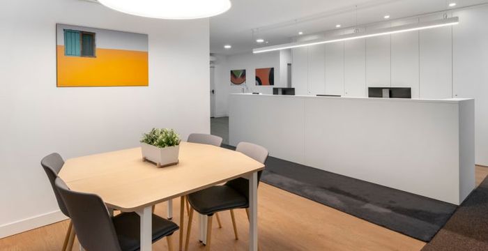 Praca De Mouzinho De Albuquerque, Porto - Image 4