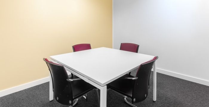 678/23 Rohanske Nabrezi, Prague - Image 3