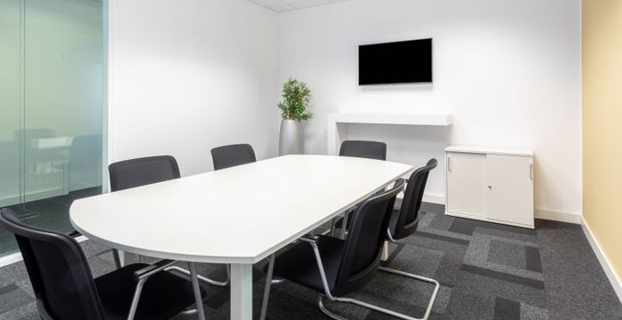 678/23 Rohanske Nabrezi, Prague - Image 2