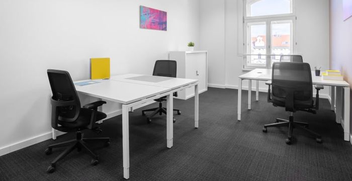 1789/5 Ip Pavlova Square, Prague - Image 2