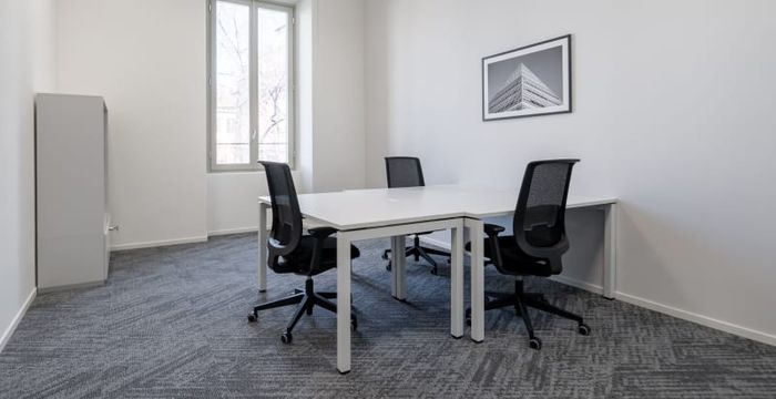 Via Broletto 46, Milan - Image 3