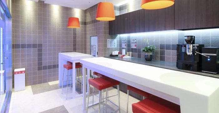 8-1 Hakataekichuogai Hakata-kua, Fukuoka - Image 2