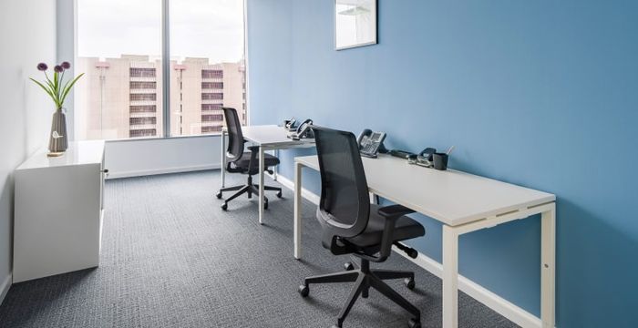 12 Am Flughafen, Frankfurt Am Main - Image 3