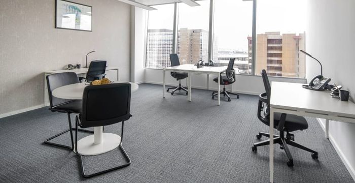 12 Am Flughafen, Frankfurt Am Main - Image 3