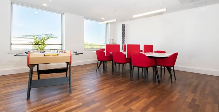 1 Rue Georges Stephenson, Montigny-le-bretonneux - Image 2