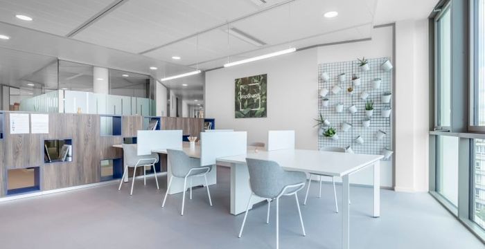 2-12 Parvis Colonel Arnaud Beltrame, Versailles - Image 4