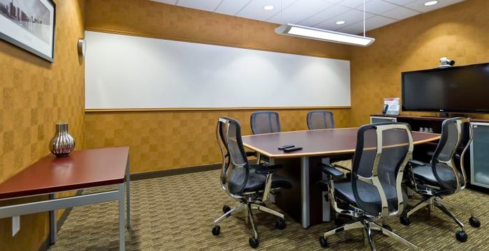 380 Wellington St, London - Image 3