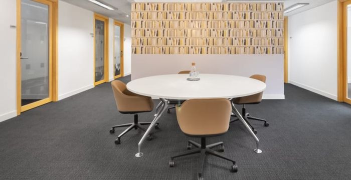 344/23/5 Zlaty Andel Nadrazni, Prague - Image 5