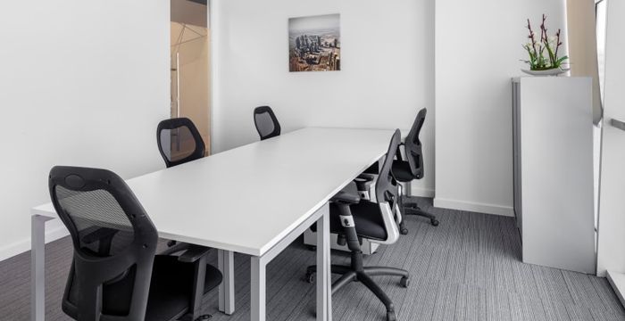 8 Hiteen Street, Doha - Image 4