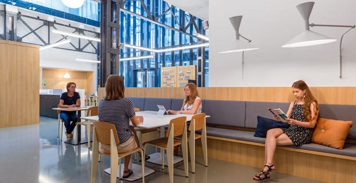 Vaci Ut 47 E, Budapest - Image 2