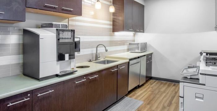 435 Nichols Road, Kansas City - Image 3