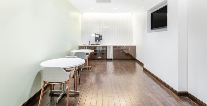 6303 Owensmouth Avenue, Los Angeles - Image 3