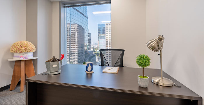 811 Wilshire Boulevard, Los Angeles - Image 2