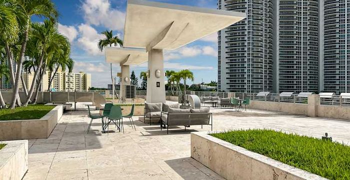 429 Lenox Ave, Miami - Image 2