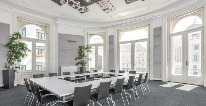 Le Palais, Vienna - Image 2