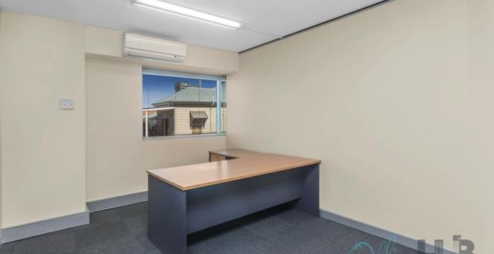 18 Finchley Street, Milton - Image 2