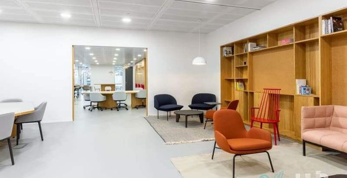 Building 3 Chiswick Park - Image 2