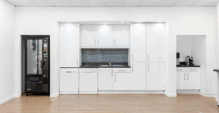 3000 Aviator Way, Manchester - Image 4