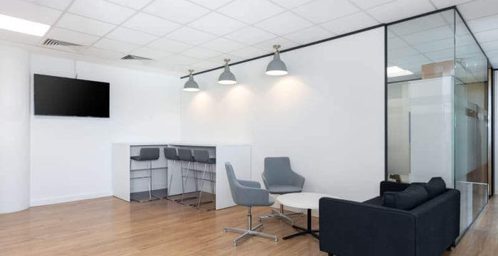 62 High Street, Redhill - Image 2