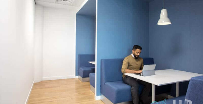 62 High Street, Redhill - Image 4