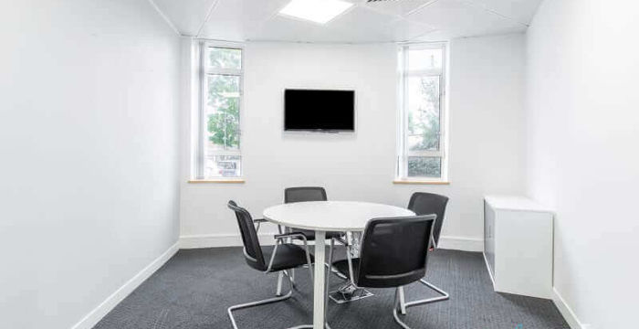 London Road, Staines - Image 5